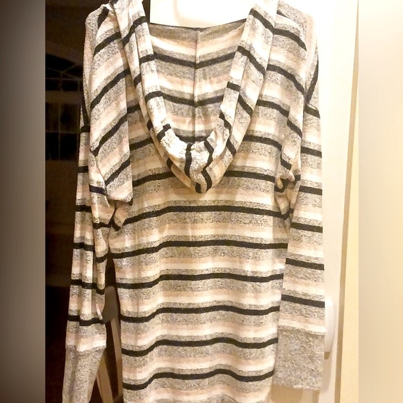 ♡DB Sunday Hooded Sweatshirt♡ - Picture 3 of 8